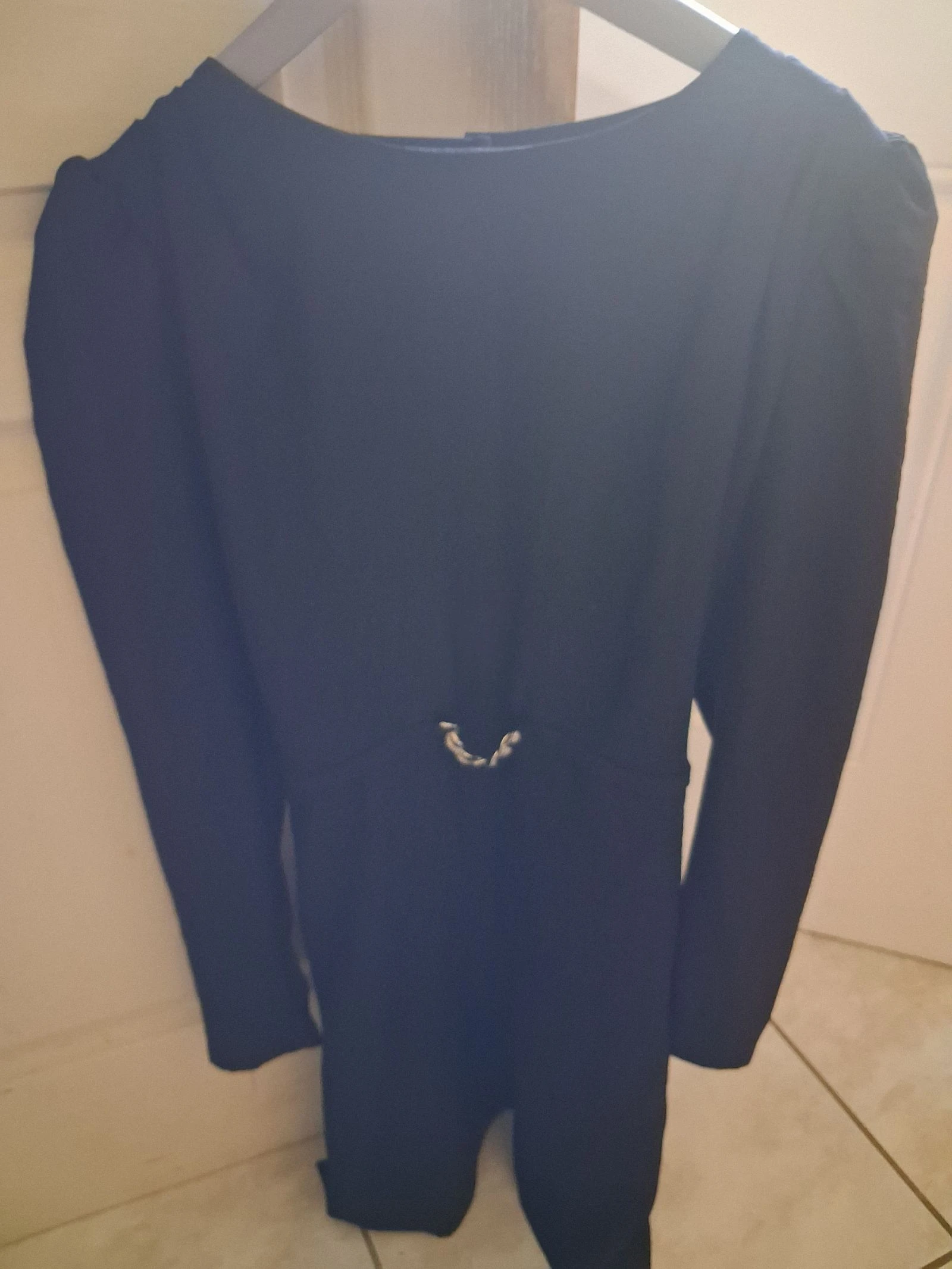 Langmouwen jurk met schouderstukken – photo 2